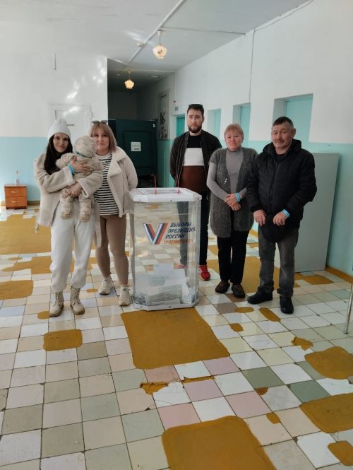 На избирательном участке №2377 в Елауре сегодня так же оживлённо, как и вчера