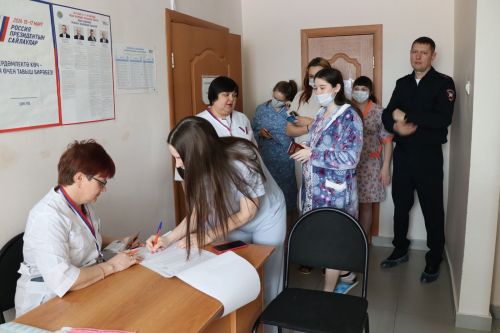 В Нурлате на закрытом избирательном участке первыми голосуют будущие мамы