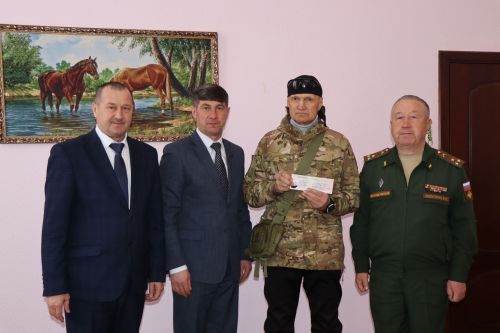 В Нурлате участникам СВО вручили удостоверение боевых действий