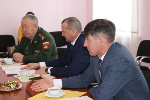 В Нурлате участникам СВО вручили удостоверение боевых действий
