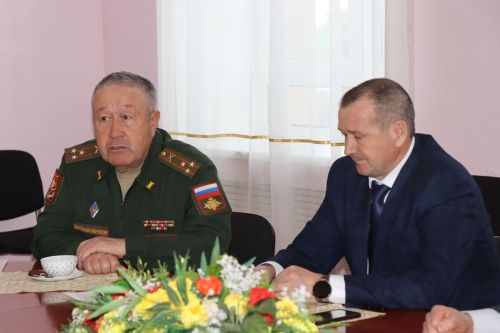В Нурлате участникам СВО вручили удостоверение боевых действий