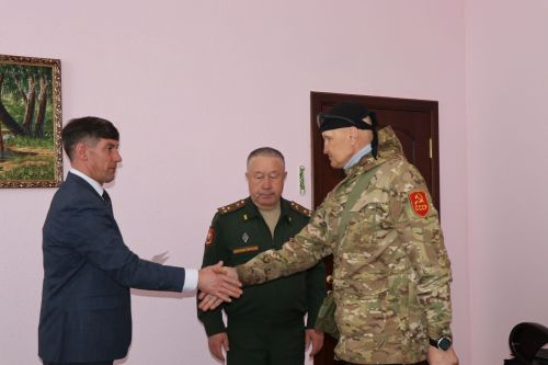 В Нурлате участникам СВО вручили удостоверение боевых действий