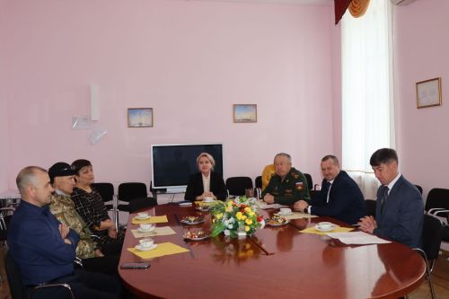 В Нурлате участникам СВО вручили удостоверение боевых действий