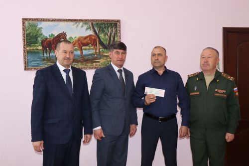 В Нурлате участникам СВО вручили удостоверение боевых действий