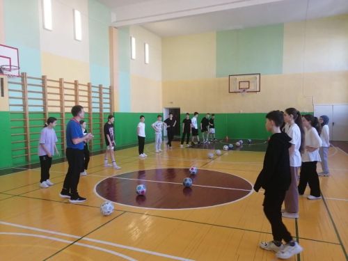 В Нурлатской гимназии прошёл открытый урок футбола