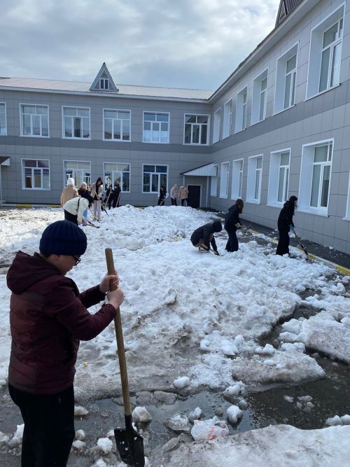 Субботник прошел в первой городской школе Нурлата