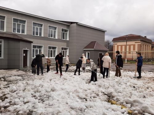 Субботник прошел в первой городской школе Нурлата