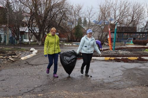 В Нурлате проходит субботник