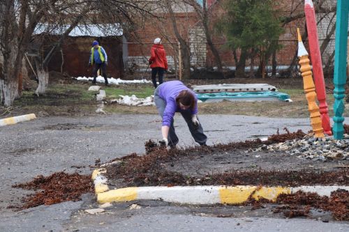 В Нурлате проходит субботник