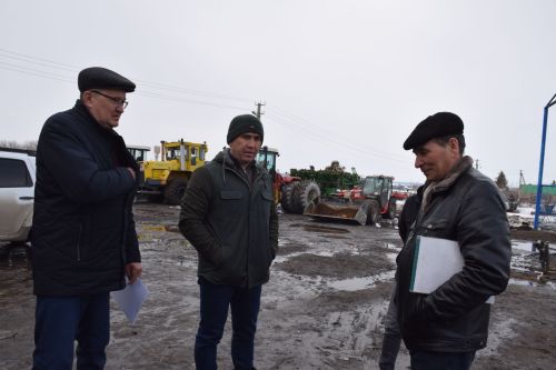 В Нурлатском районе проходит проверка готовности к весенне-полевым работам