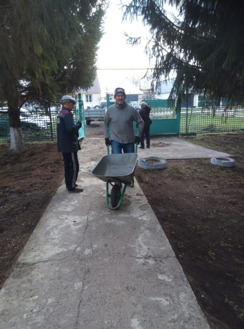 Нурлатцы в субботний день вышли на массовые субботники