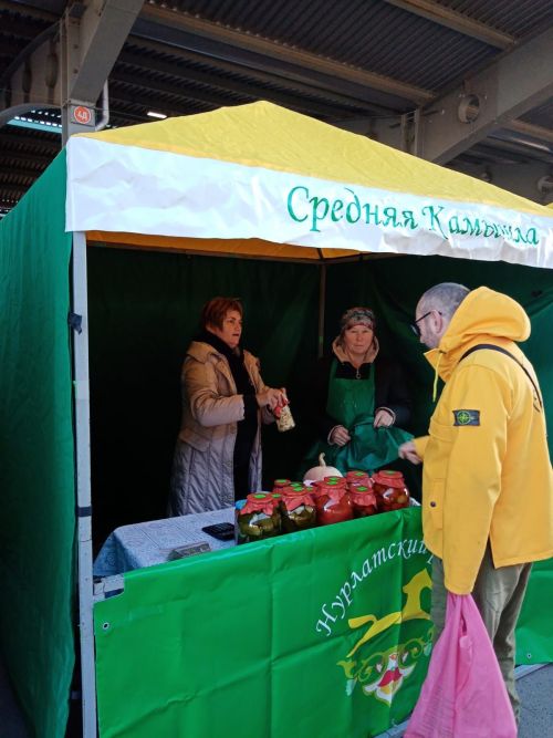 Нурлатцы участвуют на очередной сельхозярмарке в Казани