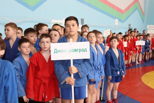 Более 250 спортсменов собрались в Нурлате на республиканские соревнования по самбо (+ФОТОРЕПОРТАЖ)