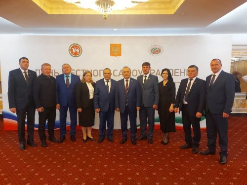 Муниципальные работники Нурлатского района отмечают День местного самоуправления