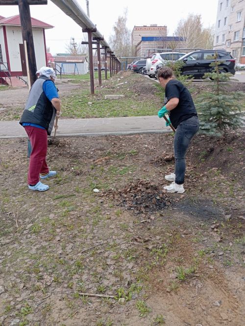 На субботник нурлатцы вышли всем двором