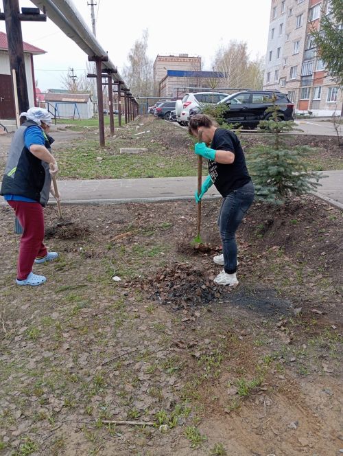 На субботник нурлатцы вышли всем двором