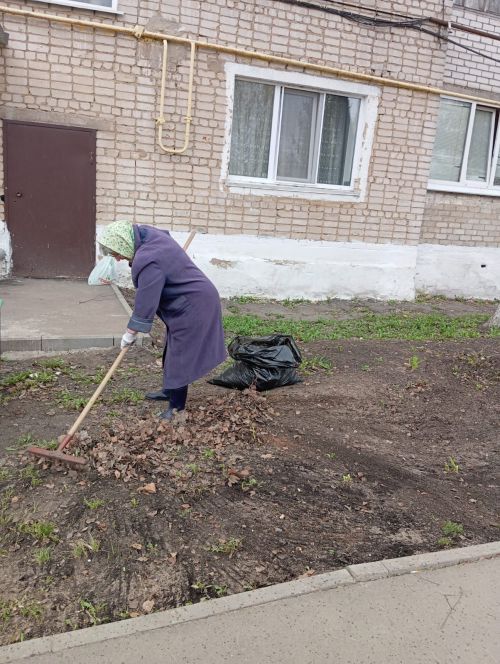 На субботник нурлатцы вышли всем двором