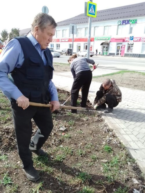 Коммунисты Нурлата возложили цветы к памятнику В.И.Ленина