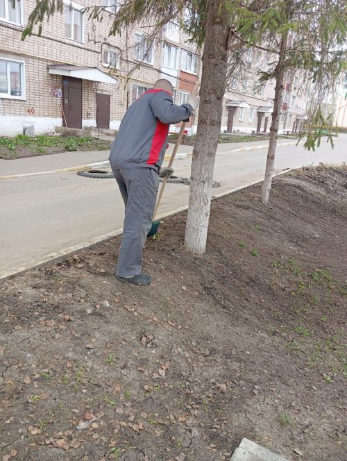 На субботник нурлатцы вышли всем двором