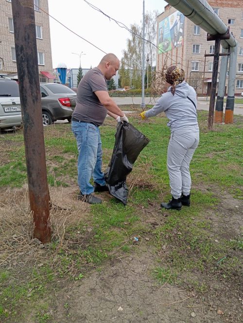 На субботник нурлатцы вышли всем двором