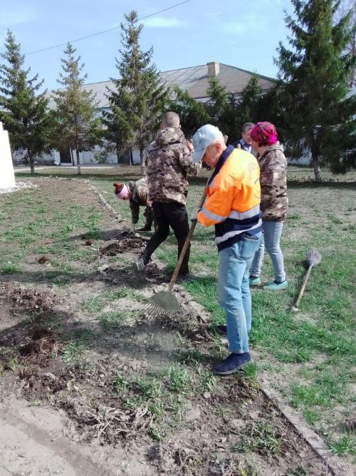 Коммунисты Нурлата возложили цветы к памятнику В.И.Ленина