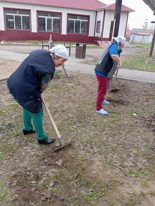 На субботник нурлатцы вышли всем двором
