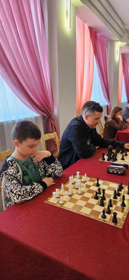 В Нурлате шахматный турнир, посвященный Году семьи, объединил поколения