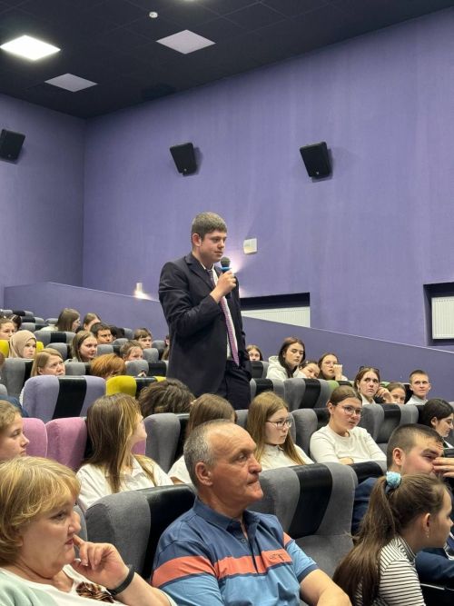 В Нурлатском культурно-досуговом центре «Грани» состоялась встреча с ликвидаторами чернобыльской катастрофы