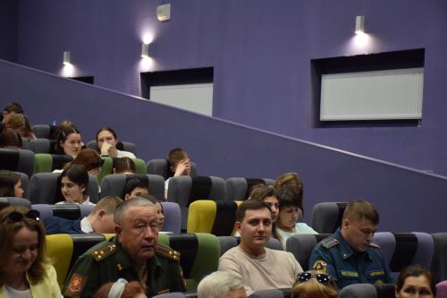 В Нурлатском культурно-досуговом центре «Грани» состоялась встреча с ликвидаторами чернобыльской катастрофы