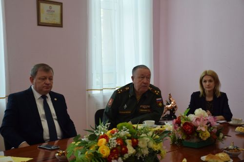 Глава Нурлатского района Дамир Ишкинеев встретился с бойцами СВО