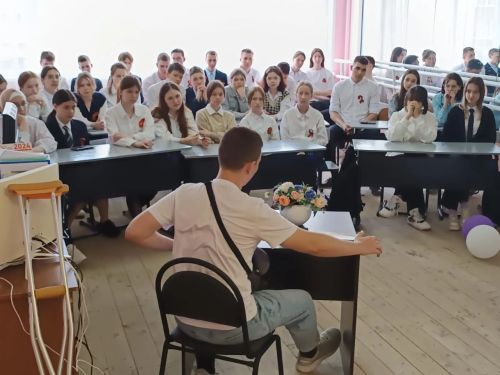 Учащиеся Нурлатской школы №9 встретились с бойцом СВО