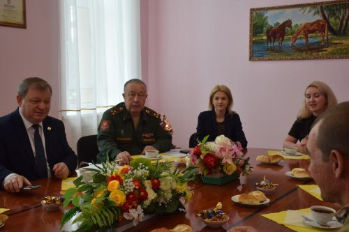 Глава Нурлатского района Дамир Ишкинеев встретился с бойцами СВО