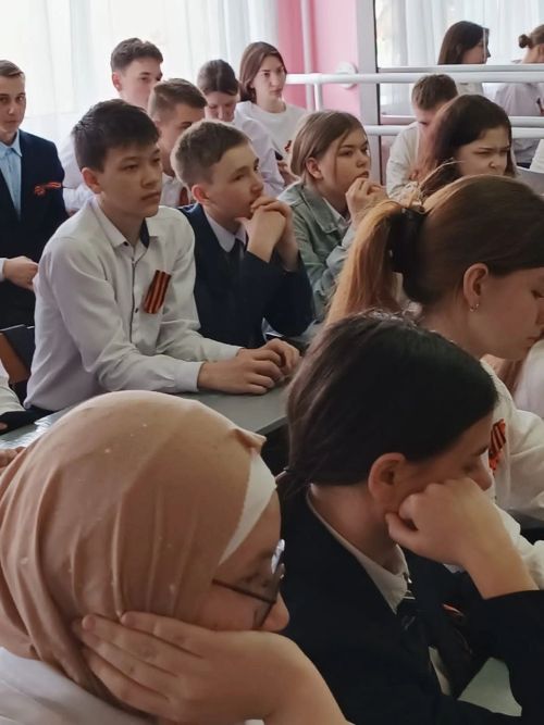 Учащиеся Нурлатской школы №9 встретились с бойцом СВО