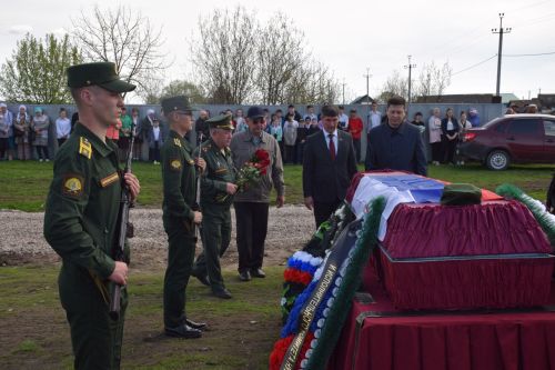 В Нурлатском районе проводили в последний путь участника СВО