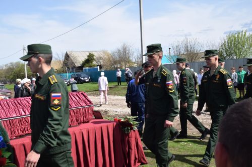 В Нурлатском районе проводили в последний путь участника СВО