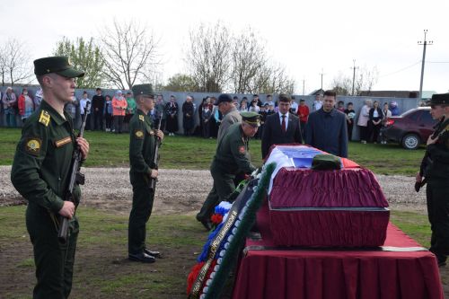 В Нурлатском районе проводили в последний путь участника СВО