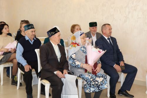 В Нурлате поздравили юбиляров семейной жизни