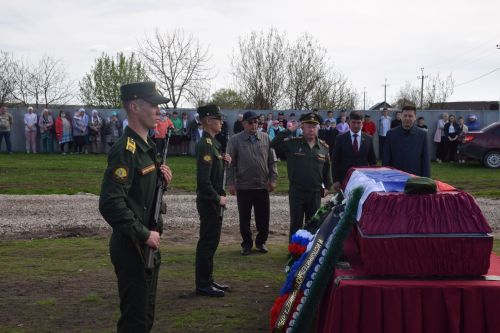 В Нурлатском районе проводили в последний путь участника СВО