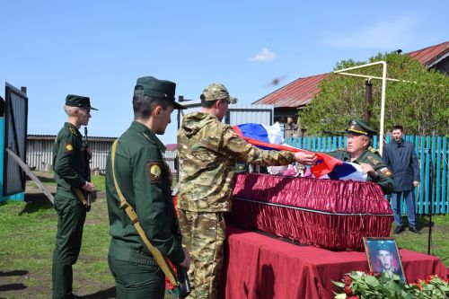 В Нурлатском районе проводили в последний путь участника СВО
