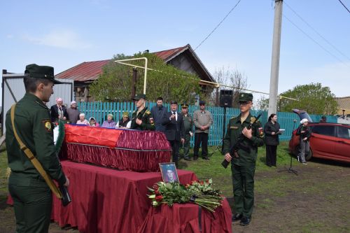 В Нурлатском районе проводили в последний путь участника СВО