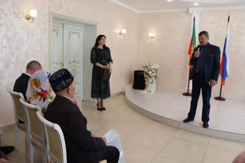 В Нурлате поздравили юбиляров семейной жизни