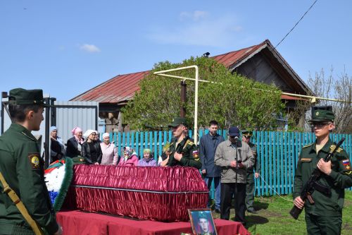 В Нурлатском районе проводили в последний путь участника СВО