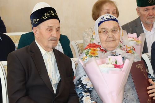 В Нурлате поздравили юбиляров семейной жизни