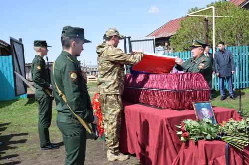 В Нурлатском районе проводили в последний путь участника СВО