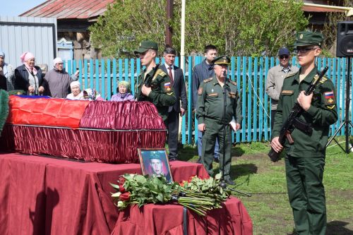 В Нурлатском районе проводили в последний путь участника СВО