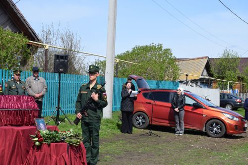В Нурлатском районе проводили в последний путь участника СВО