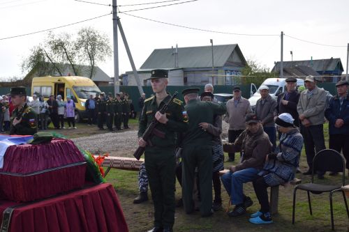 В Нурлатском районе проводили в последний путь участника СВО