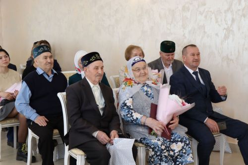 В Нурлате поздравили юбиляров семейной жизни