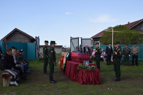 В Нурлатском районе проводили в последний путь участника СВО