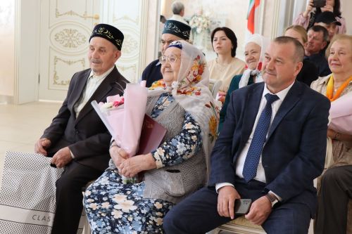 В Нурлате поздравили юбиляров семейной жизни